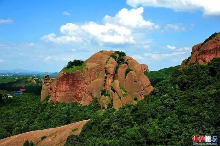 江西弋阳龟峰山