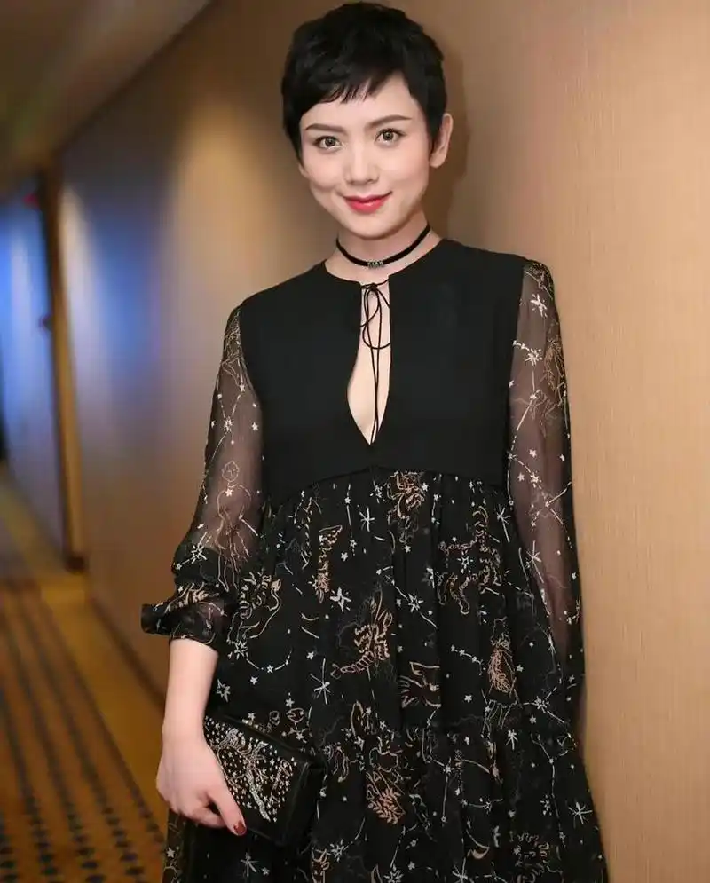 刘恺威的女朋友有点像孙俪.[开心]