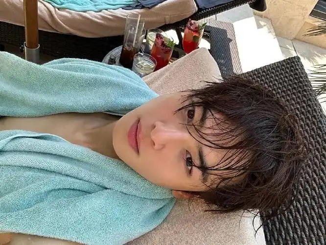 车银优泳池随拍##车银优泳池自拍