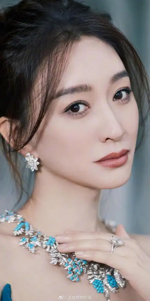 李小冉逆龄感活动组图