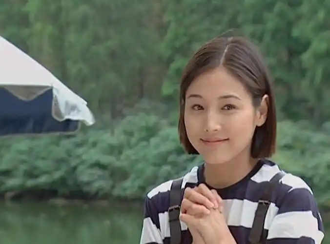 张延就是男人婆?错,她年轻的时候,随意打扮起来也是美翻天的