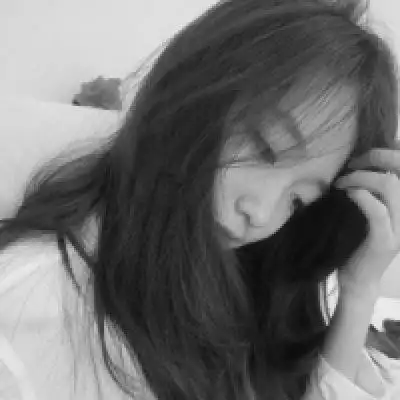 黑白霸气侧脸美女头像图片封面哭的女生也不错