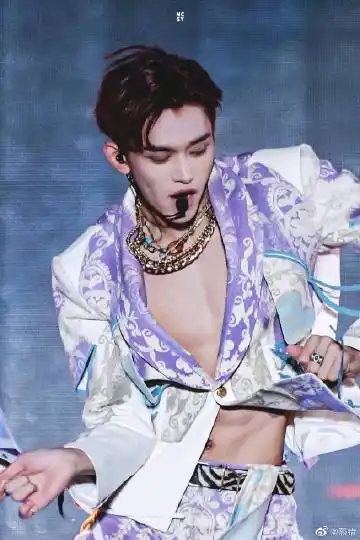 黄旭熙手臂肌肉# 黄旭熙#奔跑吧三亚路透# 看多了综艺中的憨憨黄挝