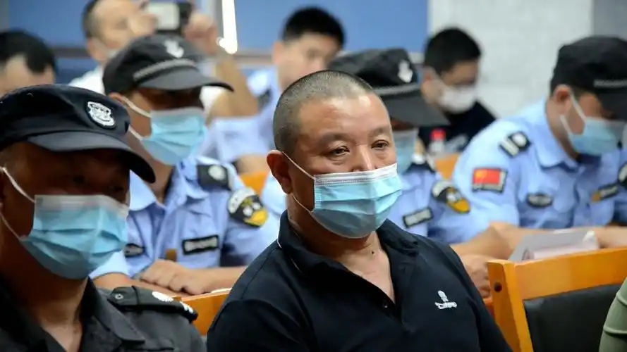 隆重表彰卢雪信,杨有江,郑彪红,黄文取,朱敬松,孙对,周成龙,李亚洲