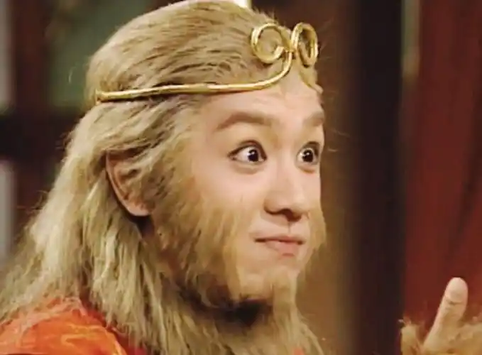 陈浩民被妻子剃头,两代孙悟空意外撞脸,网友:还是那个推子吗?