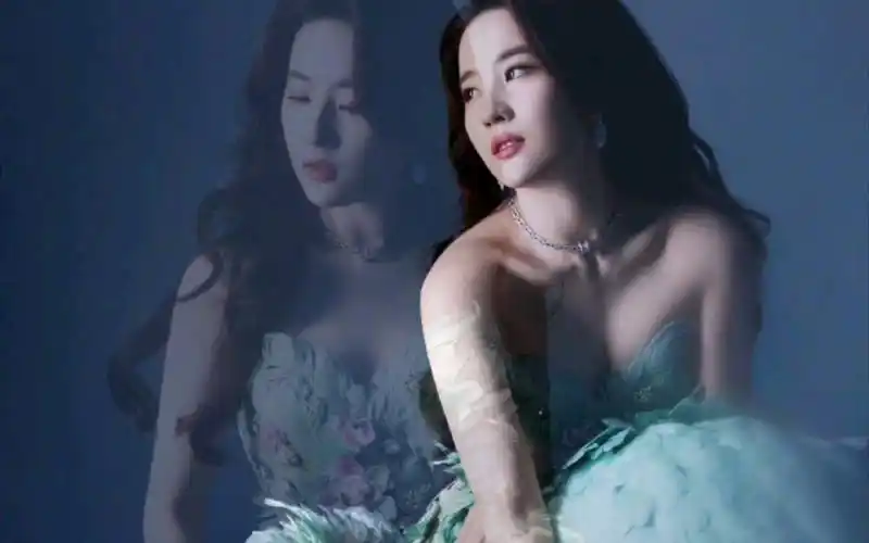 刘亦菲微博之夜造型!青色花朵羽毛裙!是谁又被惊艳到了!