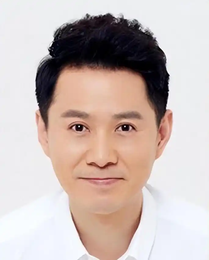 郭广平:荧幕上的璀璨明星,生活中的低调暖男,35岁成就幸福家