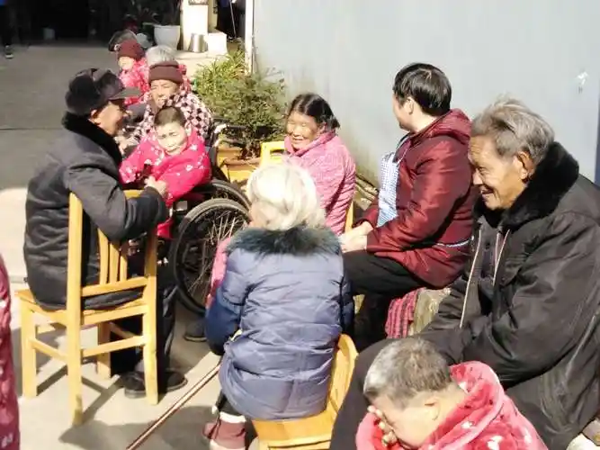 景宁中学高一nice九班寒假团活动——探望养老院老人