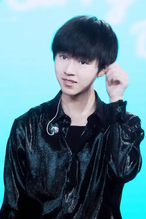 王俊凯 2016.9.21王俊凯17岁生日会 cr.logo