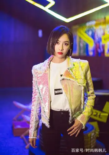 美了!盘点宋茜近四个月的穿搭特色,闪耀新春一定少不了亮片元素