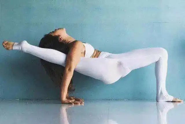 少出门,多健身,在家练瑜伽,增强免疫力,健康快乐过大年!