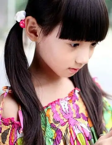 相信不少美女的第一款入门发型,就是马尾辫.