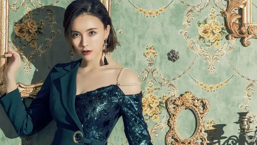 超养眼的混搭杀大片吕佳容性感解锁新造型