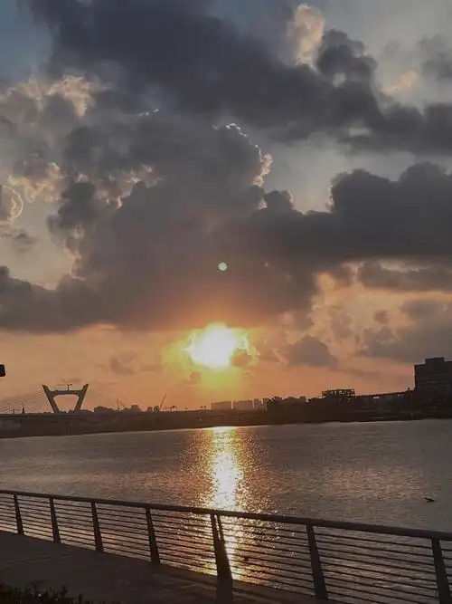 日落黄昏的傍晚