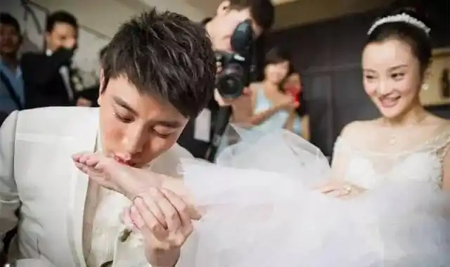 很多娱乐圈的女明星们,可能你都没有关注到她的脚纤纤玉手,和美足