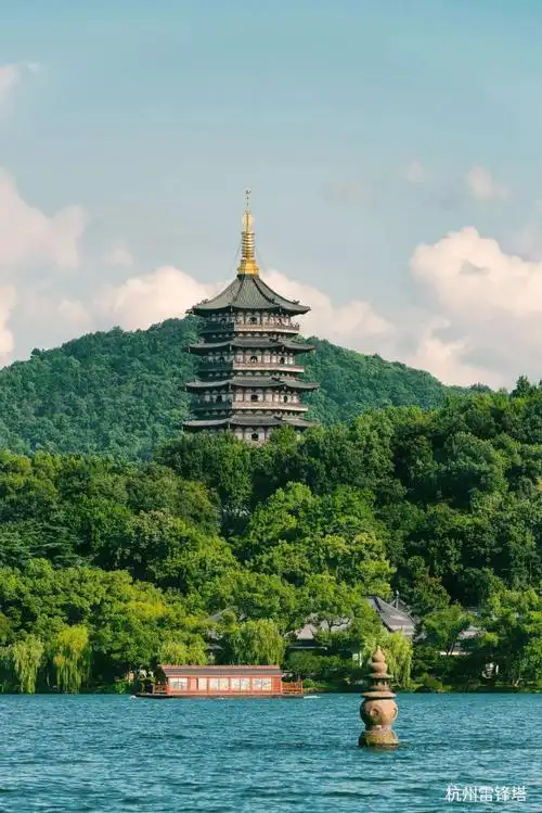 其它 杭州雷峰塔 写美篇  雷峰塔地处西湖南岸夕照山,景区占地8公顷