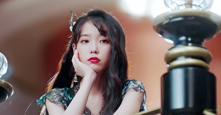 不懂就问,iu的颜值光看脸其实不算顶尖