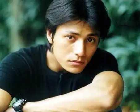 这也是是陈坤的首部影视作品;2000年,四年级的陈坤又主演了赵宝刚执导