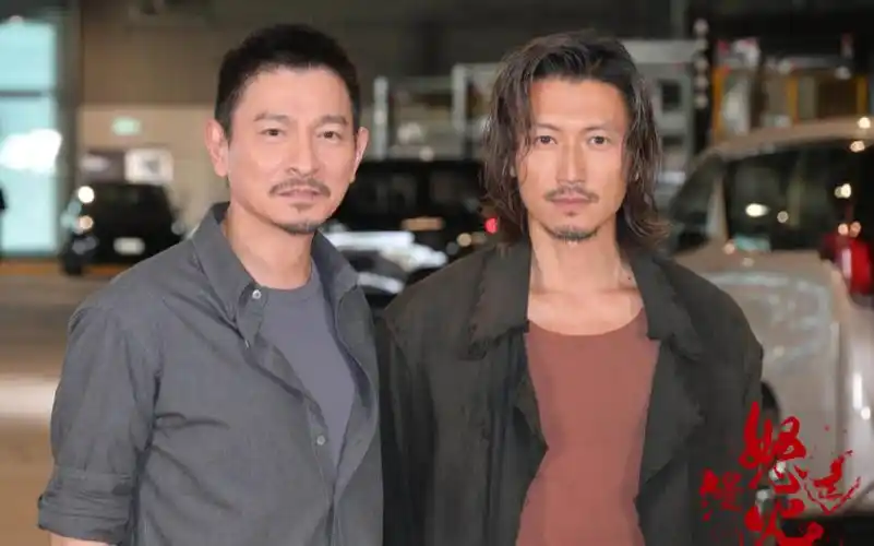 1年4部新片一部接班成龙一部成本3亿43岁谢霆锋能否救港片