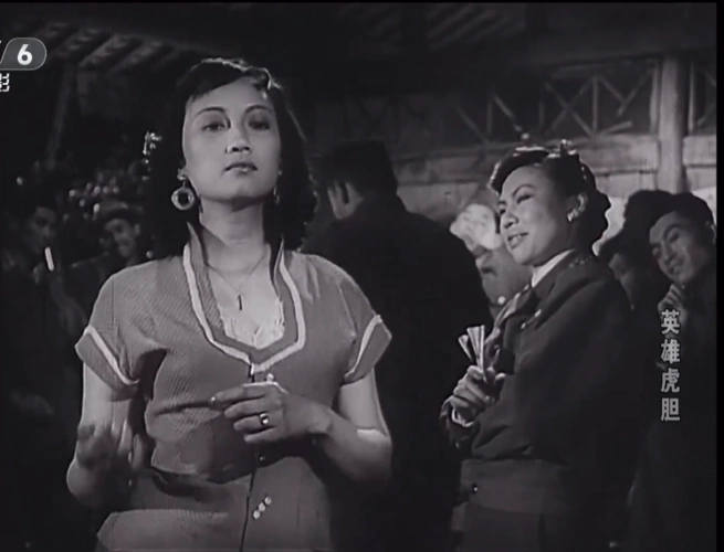 老电影也有商业大片英雄虎胆美女特务阿兰有四种结局