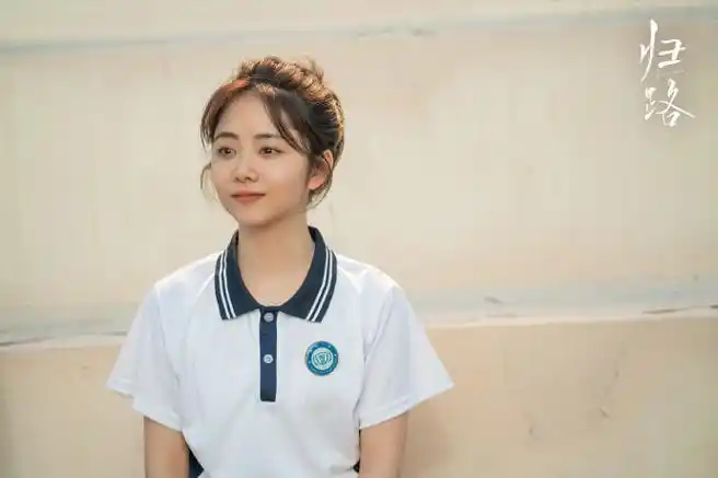 谭松韵校服剧照##谭松韵归路工作剧照