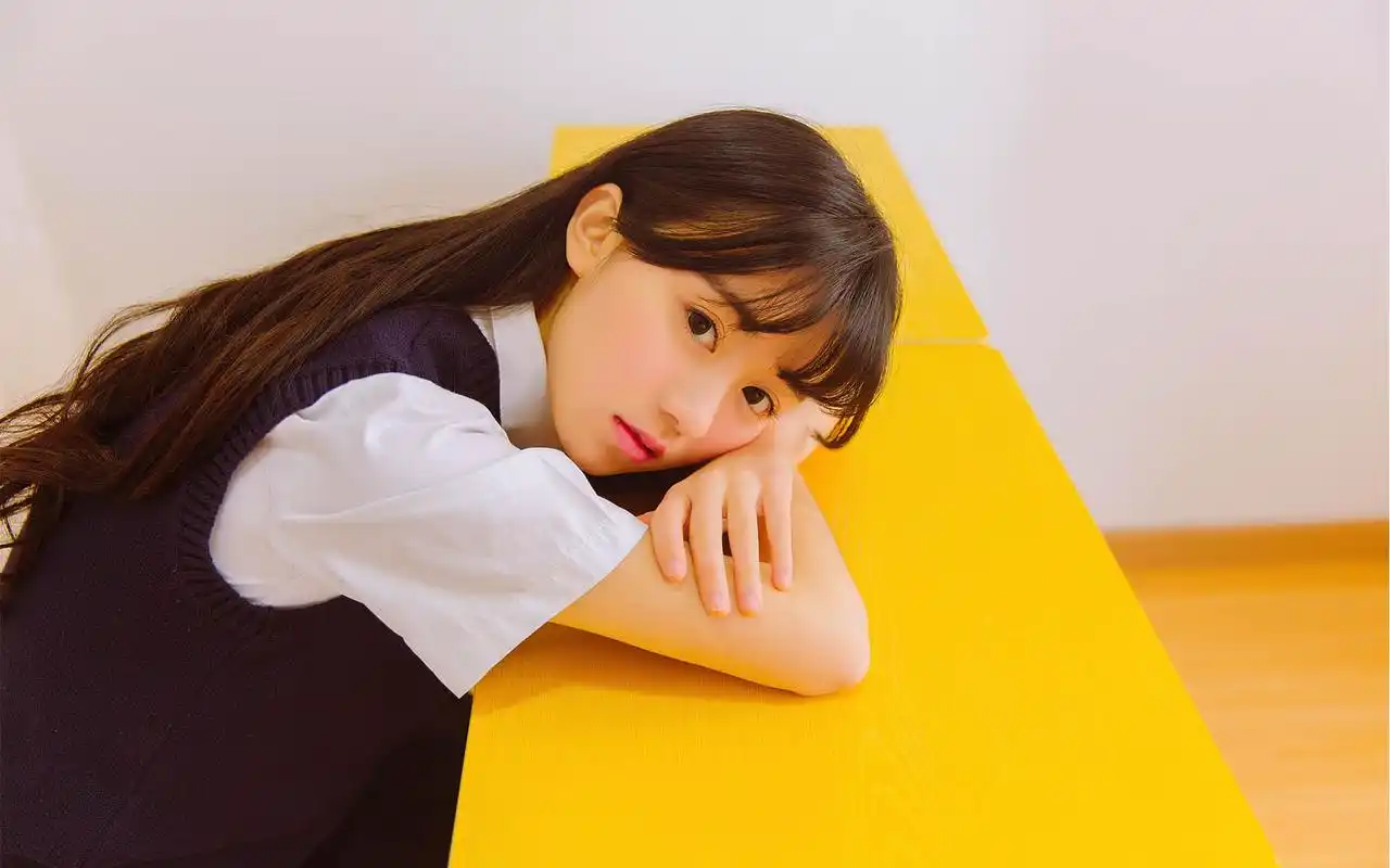 日系可爱文艺美女养眼高清桌面壁纸