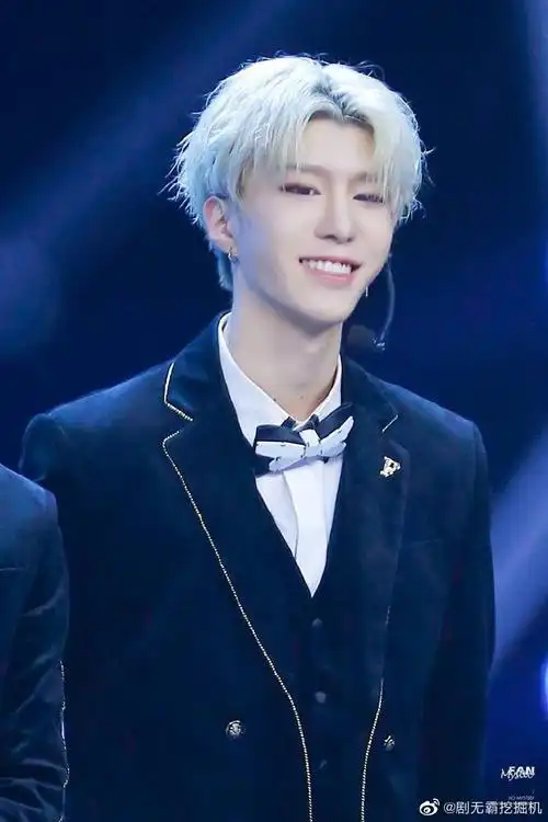 范丞丞白发氛围感