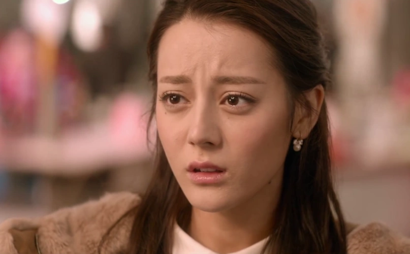 迪丽热巴在《21克拉》中形象是这样的,演技依旧的很棒_新浪看点