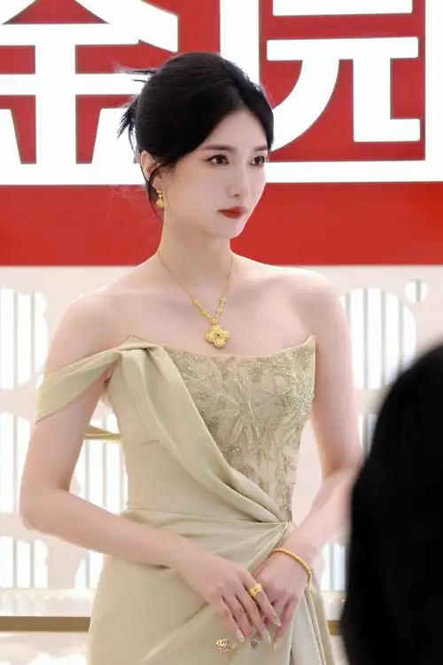 江疏影冷脸千金#姐别太适合这种风格08金色衬得人都白发光了!