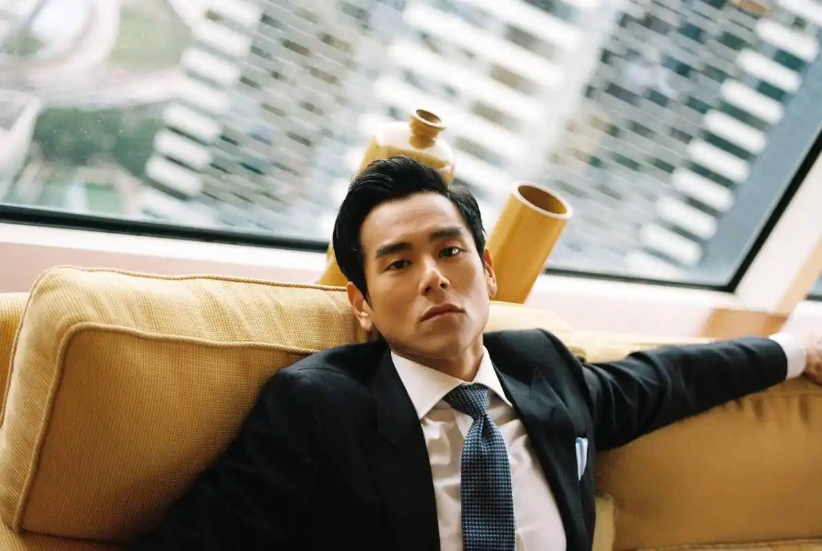 彭于晏最新光影大片曝光 黑白色调尤显质感