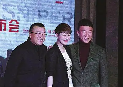 康洪雷,海清,孙红雷(从左至右)出席新闻发布会