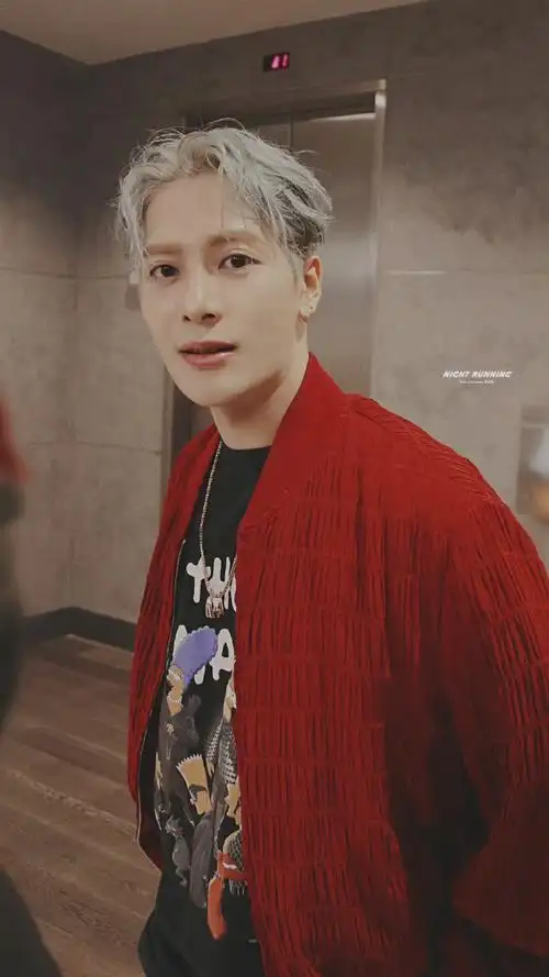 王嘉尔笑容好治愈