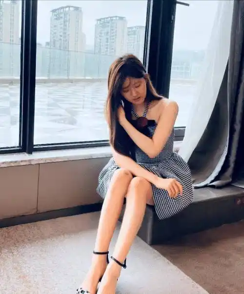 原创且试天下上线3天破2亿赵露思居家照曝光粉丝心疼你