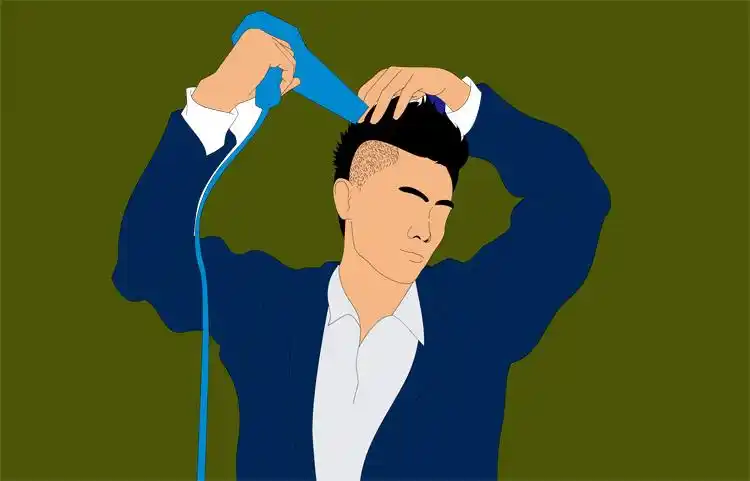 清洗头发之后,再喷上有控油效果的头部精华液,让头发好定型,并擦至八