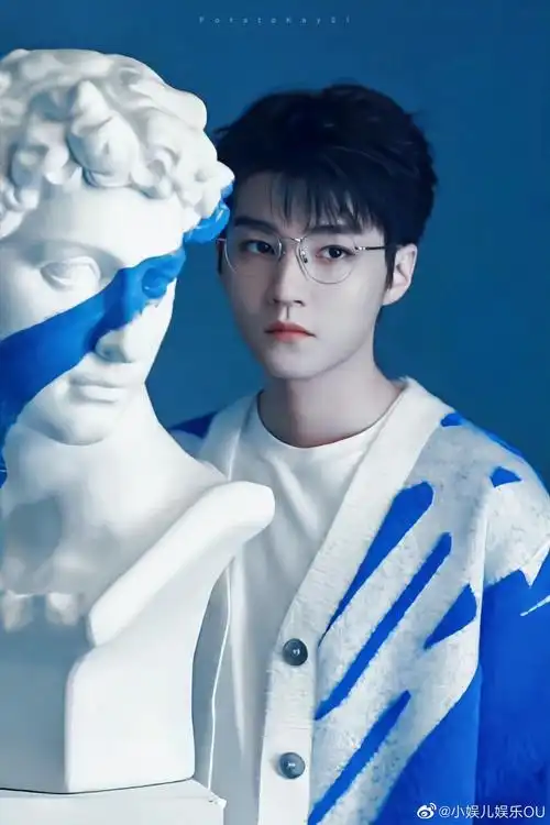 我第一个支持王俊凯戴眼镜帅到我失语