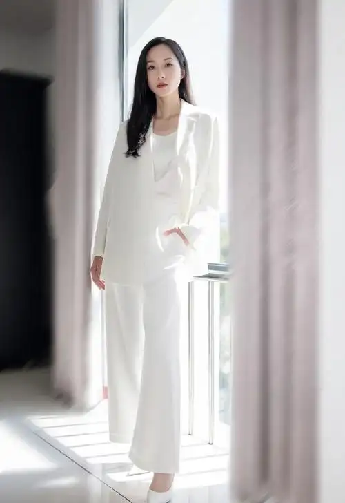 韩雪简约白色西装写真图片