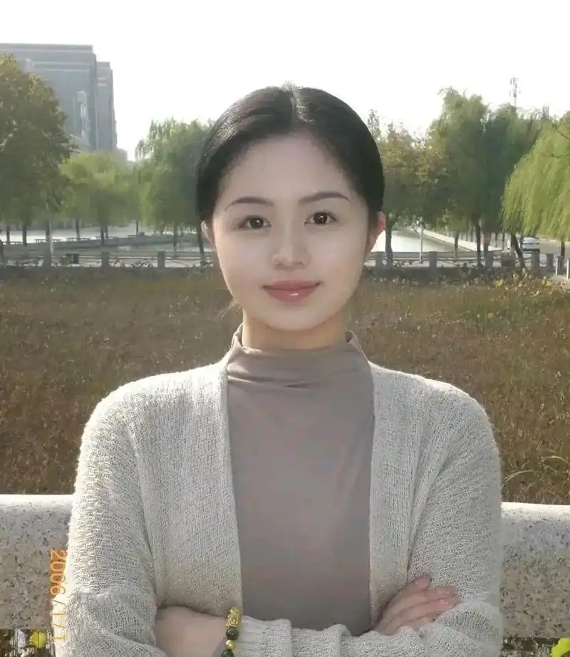 网友:这个是原生态的旺夫脸,自然好看有安全感,而且气质不俗,你觉得呢