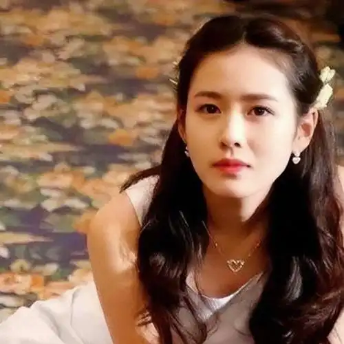 孙艺珍现在状态真的很好,又想起了以前拿姐姐的照片做头像的日子了