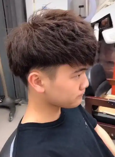小哥哥想换发型,美发师给他烟花烫,作品完成后"帅的有点过分"