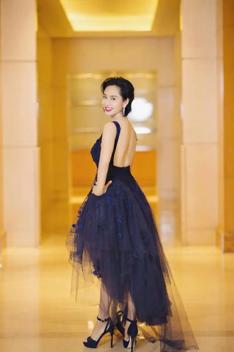 曾出演大话西游的朱茵,如今还是那么有女神范儿