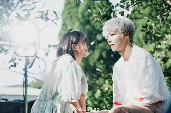 猜#丨#陈立农新歌为我停留#@陈立农新歌《为我停留》mv双人剧照96