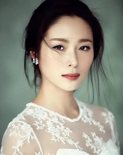 江一燕感情生活的绯闻一浪高过一浪,接踵而来的还有她与橙天娱乐总裁