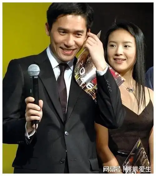 董洁儿子神似梁朝伟,尤其是大鼻子,两边网友吵了起来