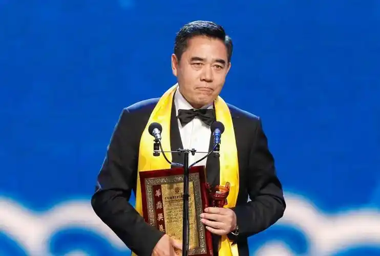 "国家一级演员"陈宝国,片场怒摔盒饭究竟为何?