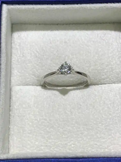 周大福天鹅系列钻石戒指