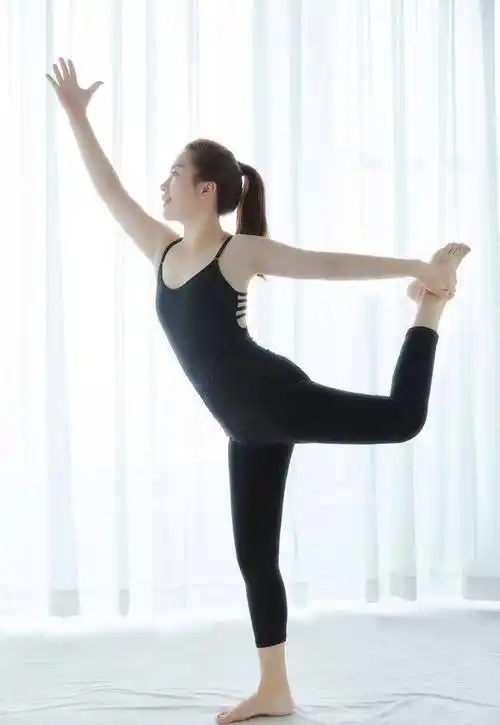 原创吴谨言外形条件太好了身姿曼妙气质优雅不愧是学过芭蕾舞的人