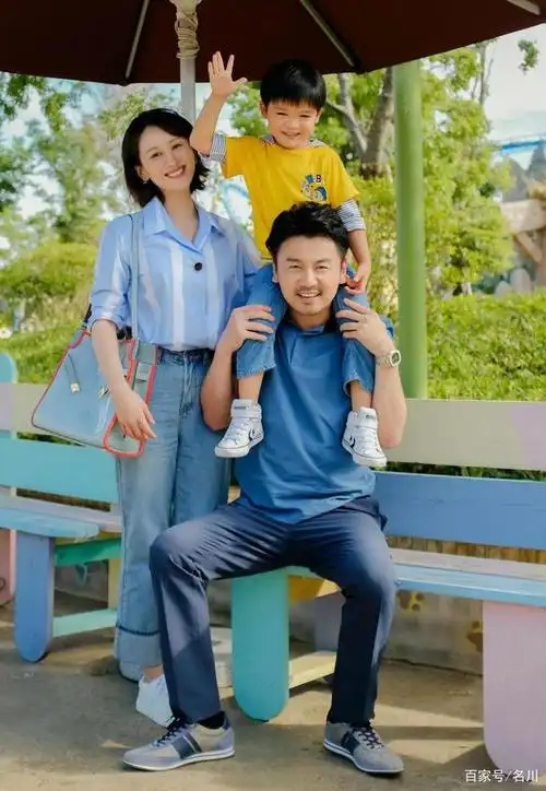 《庭外》的一抹亮色,练练的衣品和演技都绝了