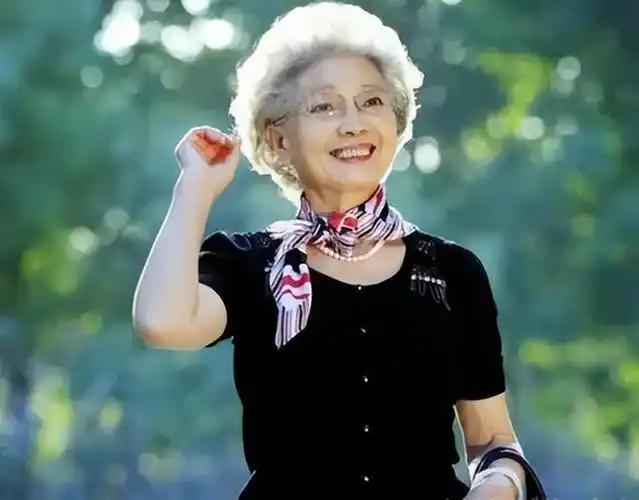 60岁女人为什么不建议你留长发看完上海奶奶的打扮你就懂了