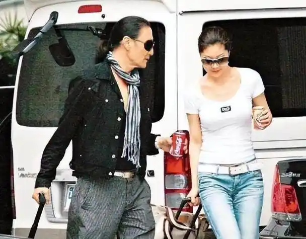 相差49岁的爷孙恋谢贤养了12年的coco分手5年后如今怎样了