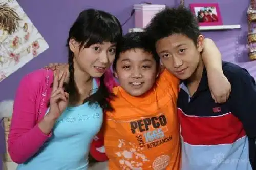 《家有儿女3》剧照:孩子们都长大新浪娱乐讯 日前,《家有儿女5》的